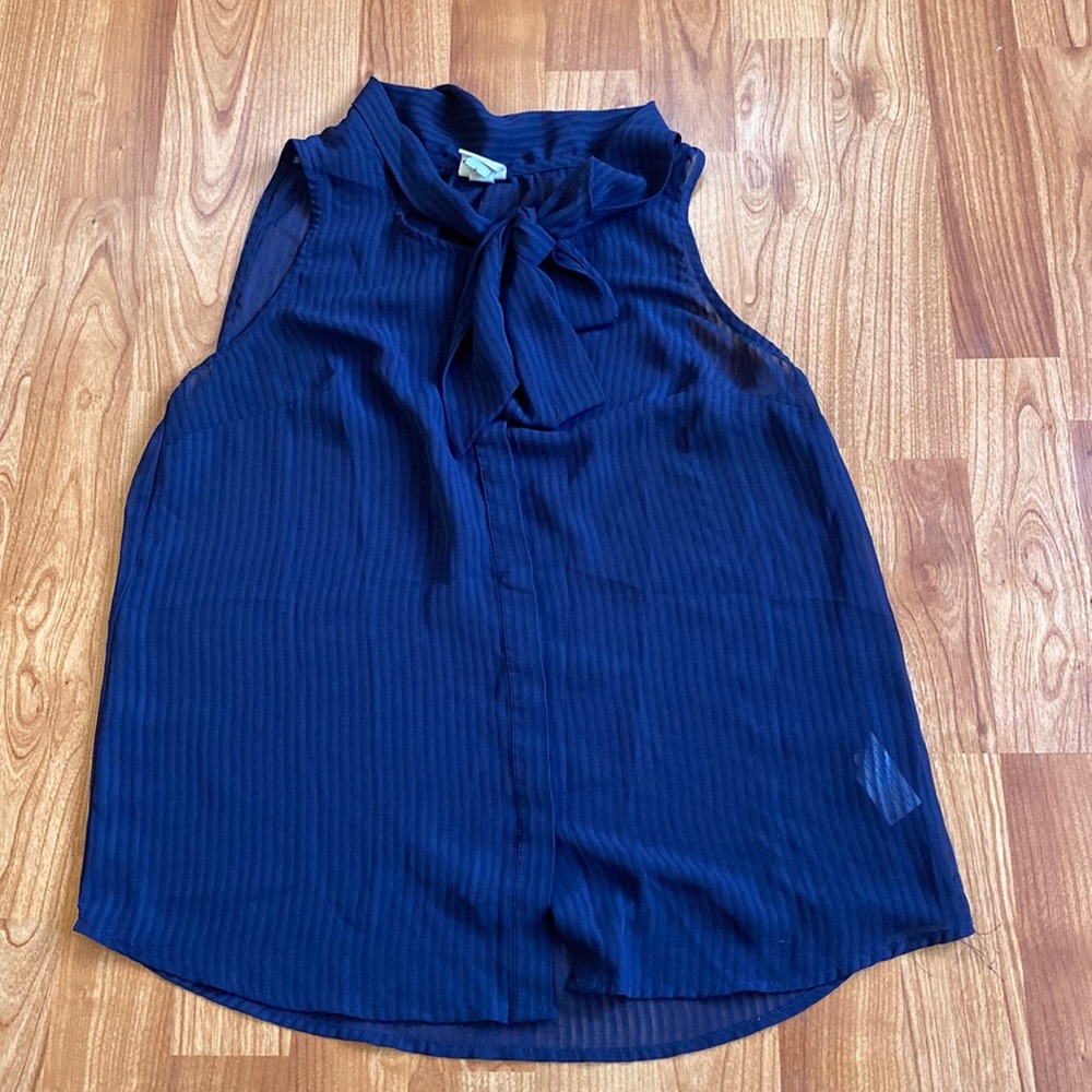 Sleeveless blouse